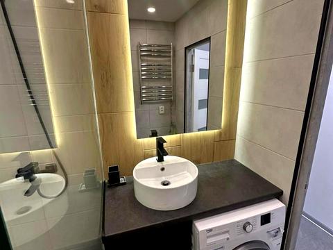 квартира за адресою Анни Ахматової вул., 4