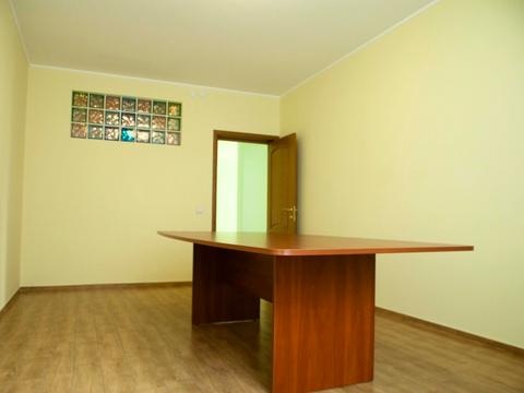 комерційна за адресою Раїси Окіпної вул., 10-А