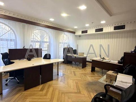 комерційна за адресою Жилянська вул., 72