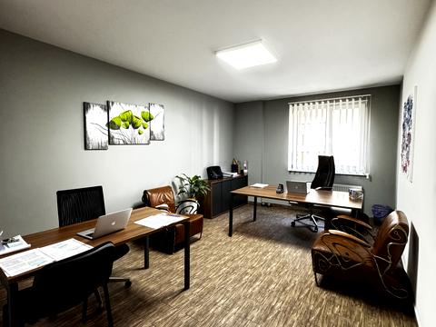 комерційна за адресою Сембратовичів вул. (), 37