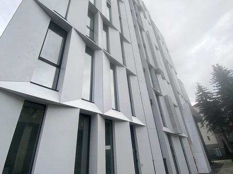 комерційна за адресою Угорська вул., 12