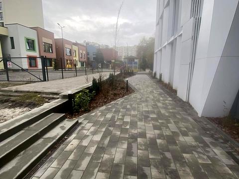 комерційна за адресою Угорська вул., 12