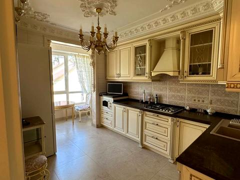 квартира за адресою Літературна вул. (Чехова), 11