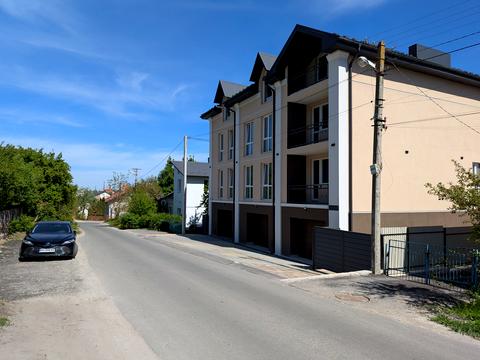 квартира за адресою Безкоровайного вул., (Будинок)