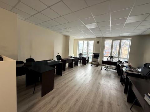 комерційна за адресою Костянтинівська вул., 75