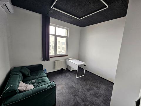 комерційна за адресою Євгена Коновальця вул. (Щорса), 44-А