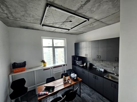 комерційна за адресою Євгена Коновальця вул. (Щорса), 44-А