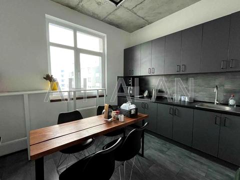 комерційна за адресою Київ, Євгена Коновальця вул. (Щорса), 44-А