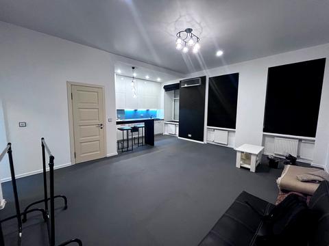 комерційна за адресою Антоновича вул. (Горького), 48-Б