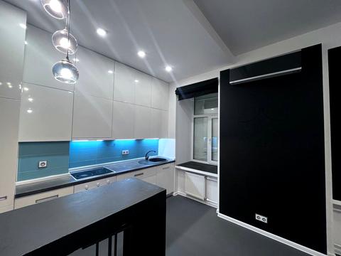 комерційна за адресою Антоновича вул. (Горького), 48-Б