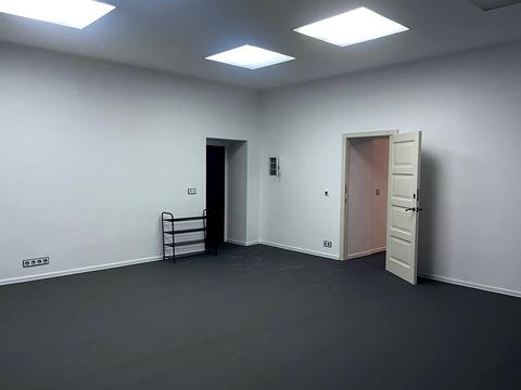 комерційна за адресою Антоновича вул. (Горького), 48-Б