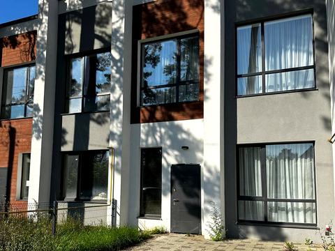 будинок за адресою Володимира Івасюка вул., 34