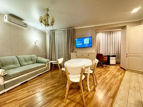 квартира по адресу Левка Лукʼяненка ул. (Василия Жуковского), 16, 18, 20, 24