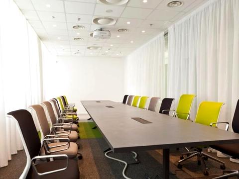 комерційна за адресою Михайлівська вул., 7