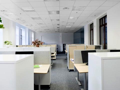 комерційна за адресою Михайлівська вул., 7