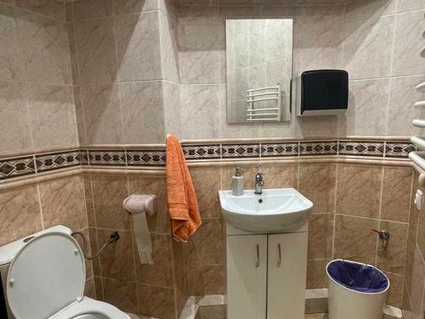 комерційна за адресою Бандери, 34