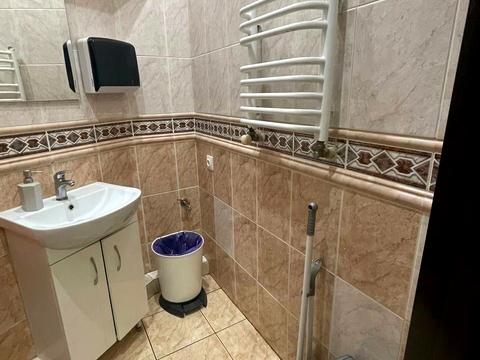 комерційна за адресою Бандери, 34