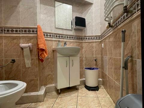 комерційна за адресою Бандери, 34