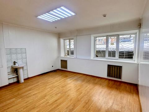 комерційна за адресою Михайла Стельмаха вул., 8