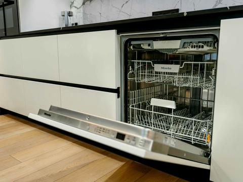 квартира за адресою Салютна вул., 2к16