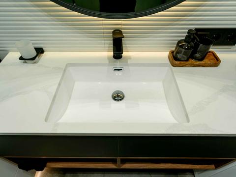 квартира за адресою Салютна вул., 2к16