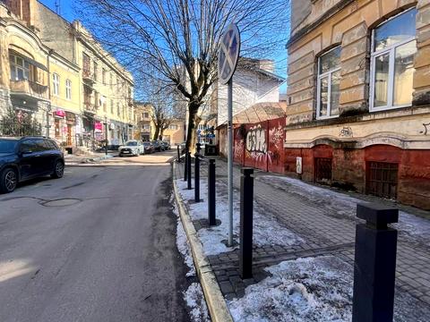 комерційна за адресою Шопена вул., 8