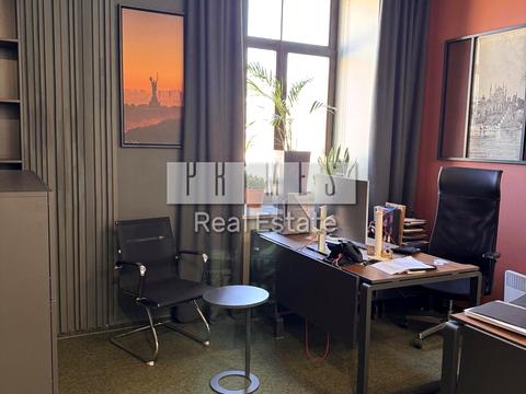 комерційна за адресою Київ, Богдана Хмельницького вул., 9