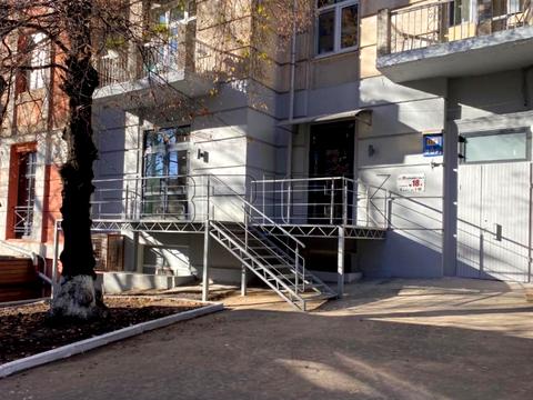 комерційна за адресою Паньківська вул., 18