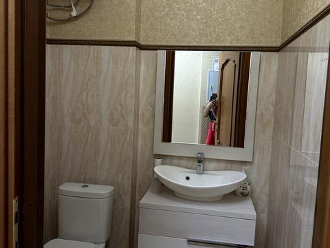 комерційна за адресою Анни Ахматової вул., 22