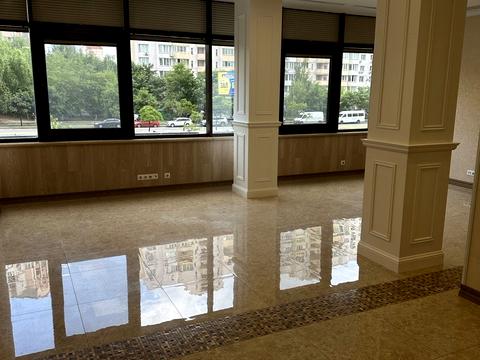 комерційна за адресою Анни Ахматової вул., 22