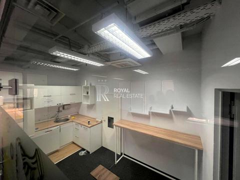 комерційна за адресою Лейпцизька вул., 15а