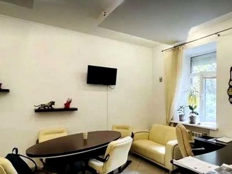 комерційна за адресою Шовковична вул., 18-Б