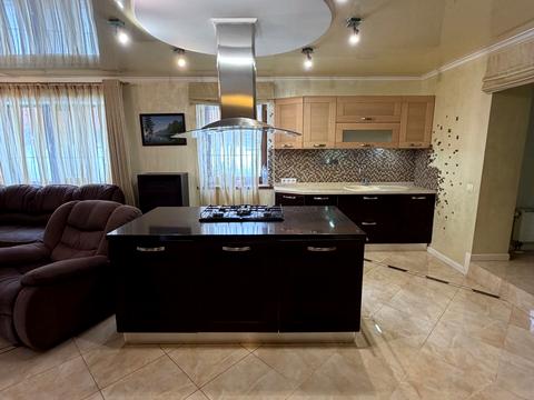 будинок за адресою Київська вул. (Більшовицька)