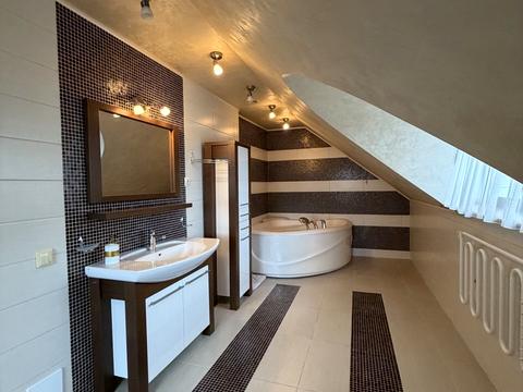 будинок за адресою Київська вул. (Більшовицька)