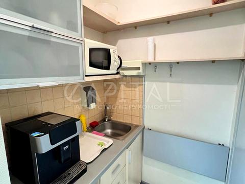 комерційна за адресою Київ, Спортивна пл., 1