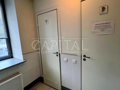 комерційна за адресою Київ, Спортивна пл., 1