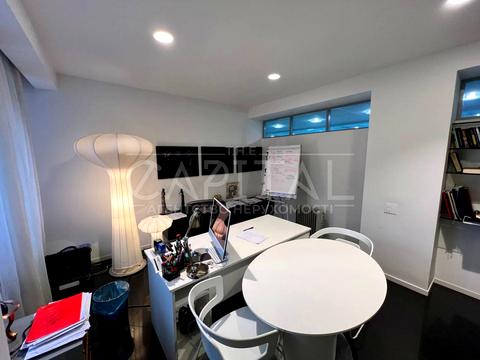 комерційна за адресою Київ, Спортивна пл., 1