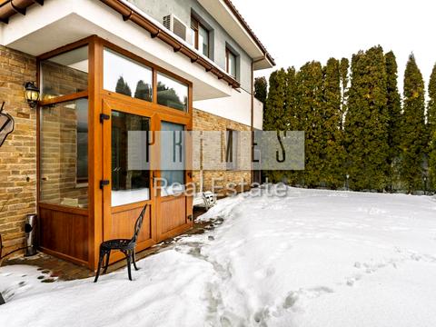 будинок за адресою Каштановий провулок