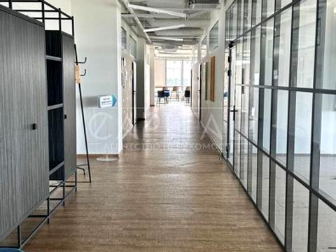 комерційна за адресою Дніпровська набережна вул., 1-А