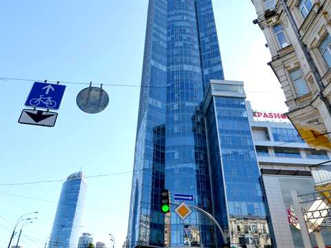 комерційна за адресою Басейна вул., 12