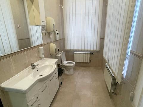 будинок за адресою Добровольчих Батальйонів вул. (Панфіловців), 1