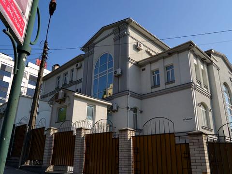 будинок за адресою Добровольчих Батальйонів вул. (Панфіловців), 1