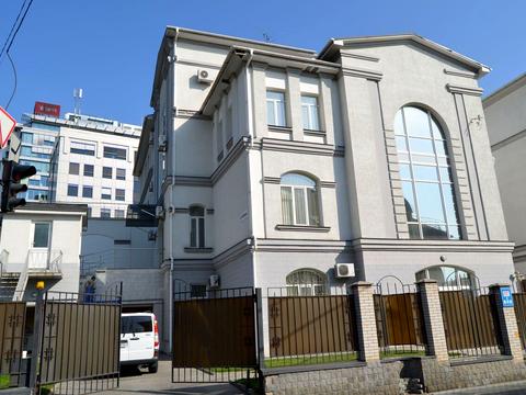 будинок за адресою Добровольчих Батальйонів вул. (Панфіловців), 1