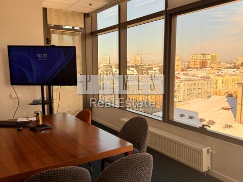 комерційна за адресою Богдана Хмельницького вул., 19-21