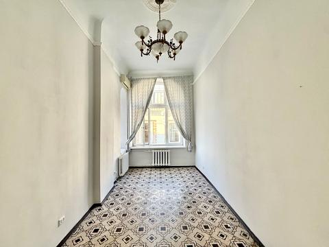 комерційна за адресою Софіївська вул., 12