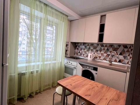 квартира за адресою Ореста Левицького вул. (Академіка Курчатова), 22