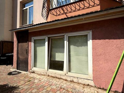 комерційна за адресою Дюківська вул., 6