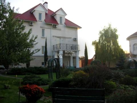 будинок за адресою Каштанова вул.