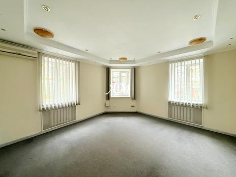 комерційна за адресою Ярославів Вал вул., 30/18