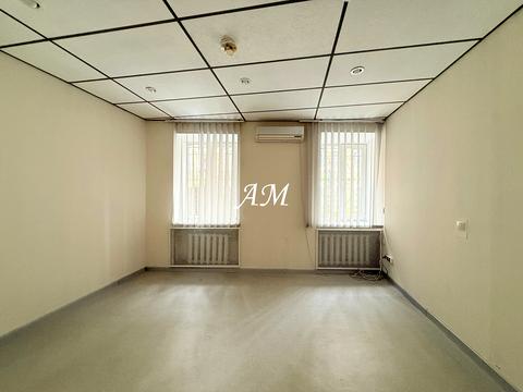 комерційна за адресою Ярославів Вал вул., 30/18